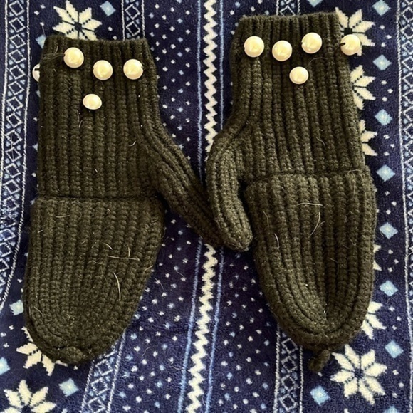 Banana Republic Women’s Black Mittens With Fold Over To Allow Fingers Out NWOT - Picture 1 of 4